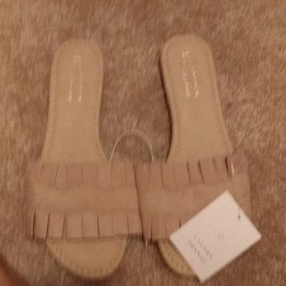 Shoe - Picture 5 of 8